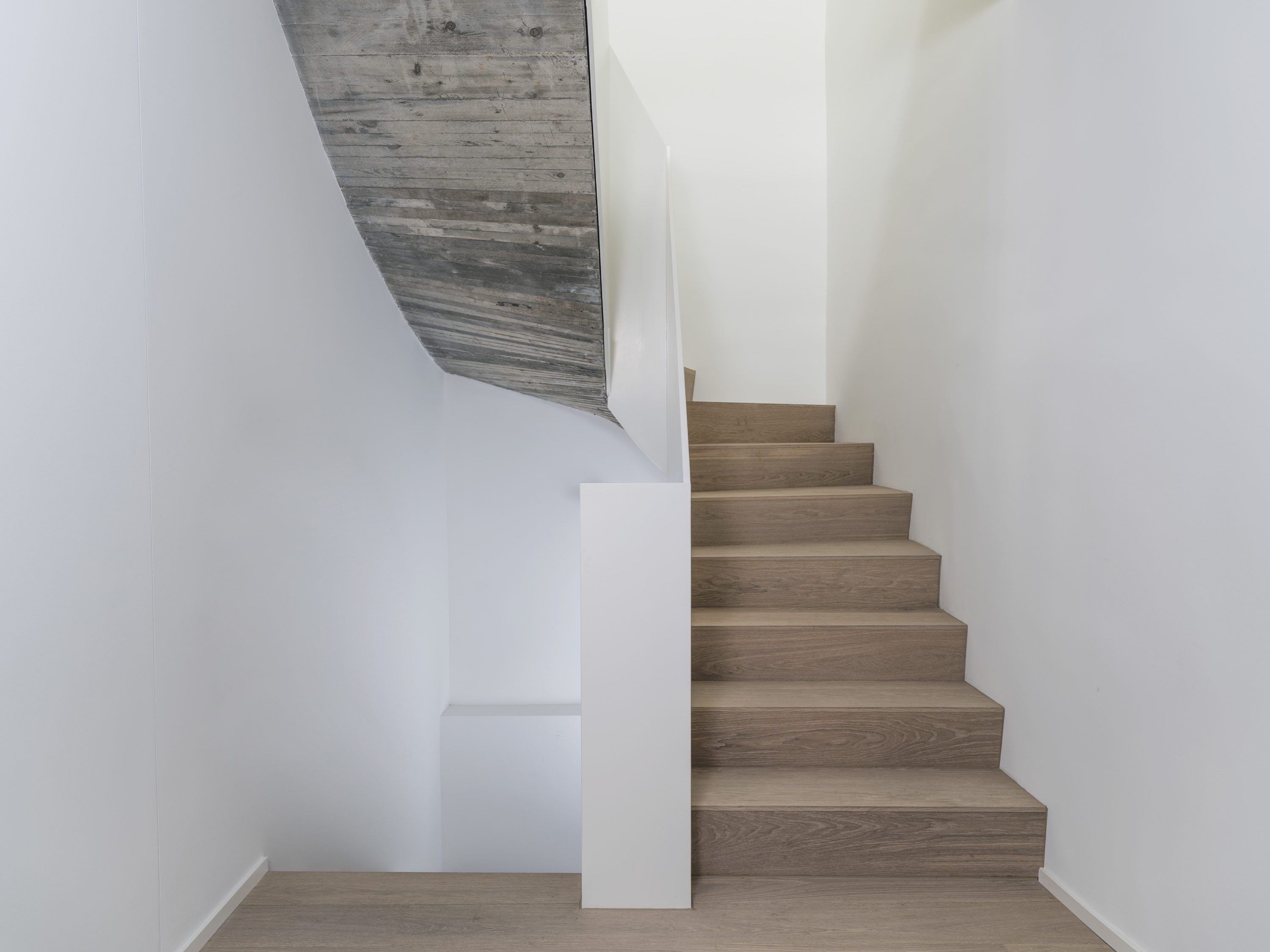1207-Maison_Cully-interieur_escalier-©Matthieu_Gafsou-4
